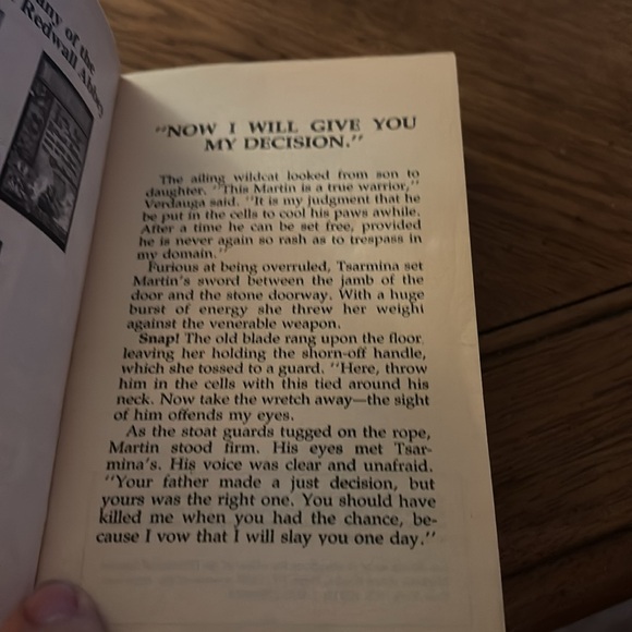 Mossflower by Brian Jacques. Excellent book excellent condition. - Picture 4 of 4